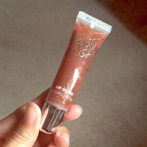 Victoria's Secret Makeup - Double Truffle VS beauty rush lipgloss Victoria's Secret Makeup - Double Truffle VS beauty rush lipgloss